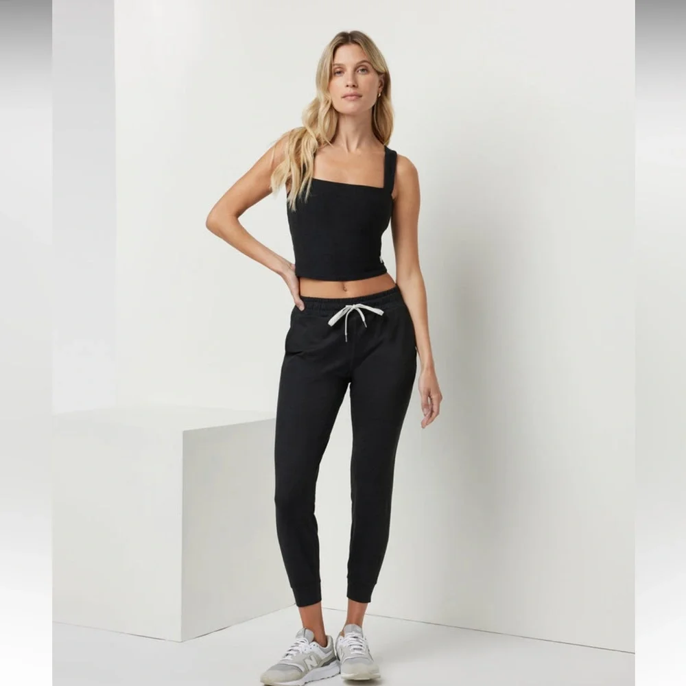 Vuori Women’s Performance Jogger Black Heather - Picture 2 of 8